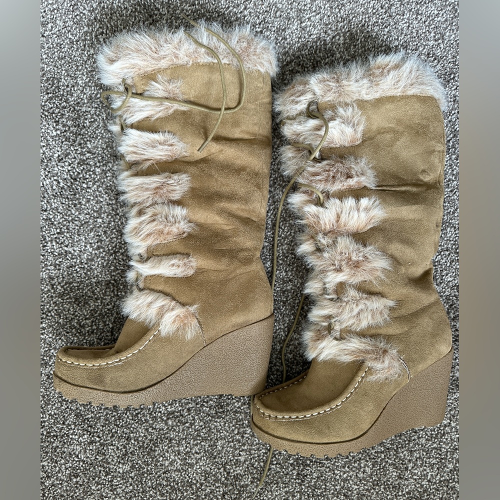 Knee high faix fur suede boots with platform rubber heal